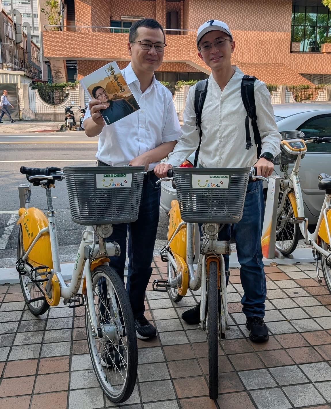 国民党立委罗智强今（10日）在脸书发文表示，今天清晨，我提前在立院院会前，与好兄