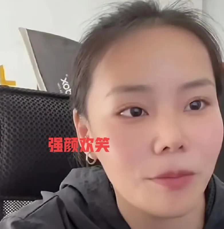 小熊真的是凉透顶了呀，张涛直播间爆料，小熊今天卖货不是在自己家呀，还是老板娘给她