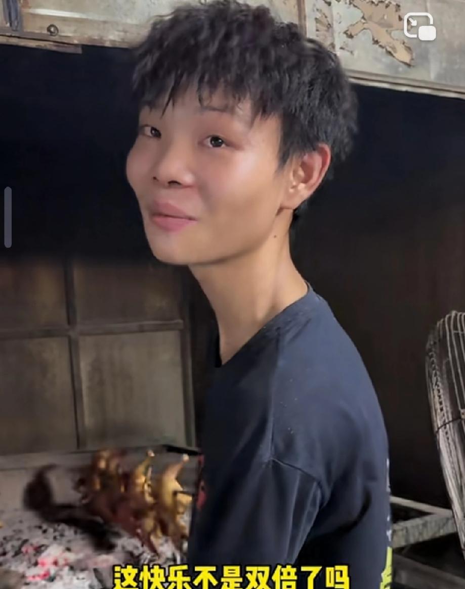 这个16岁的烤鸡小老板让多少中年人汗颜，14岁开始学烤鸡，现在自己独立当老板，手