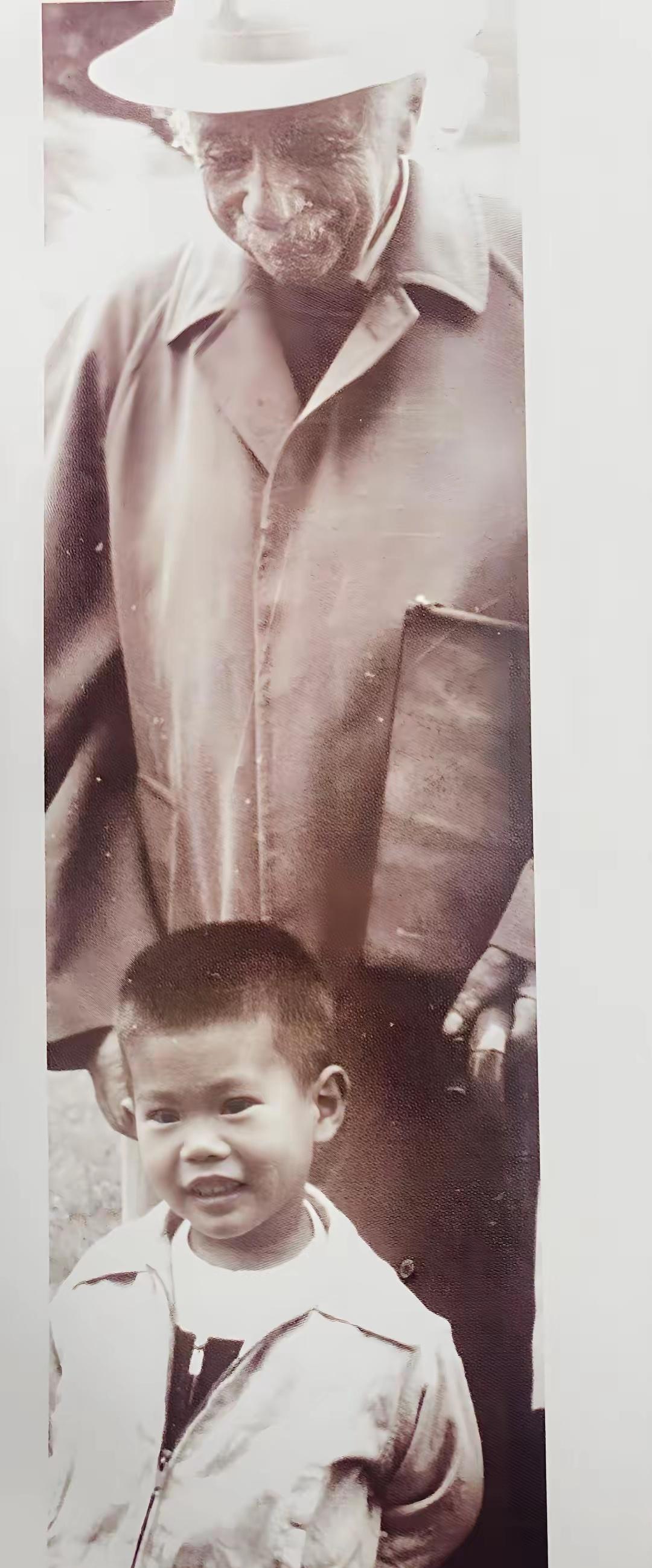 1954年，3岁的杨光诺还留下了一段珍贵回忆——当时著名科学家爱因斯坦有