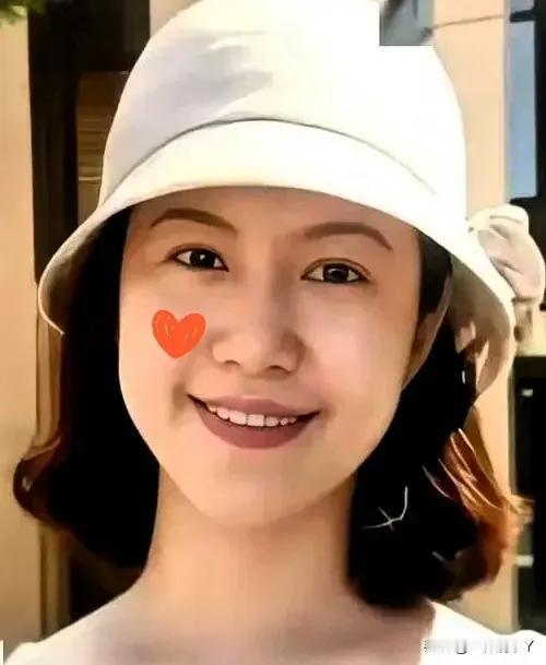 翁帆曾坦言,她陪伴杨振宁先生,从不是为了物质或清闲,更多的是精神上的依恋、爱慕与