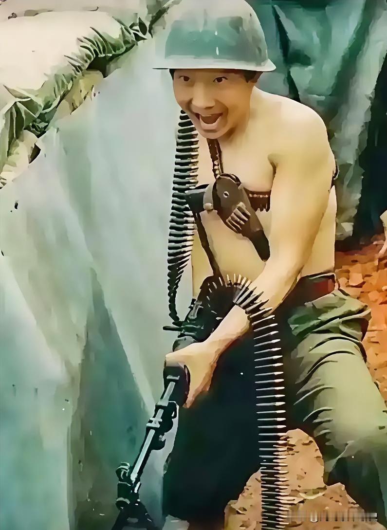 他牺牲时，怀里还揣着儿子的照片。孩子才五个月，还没见过爹。张文洪倒在211高