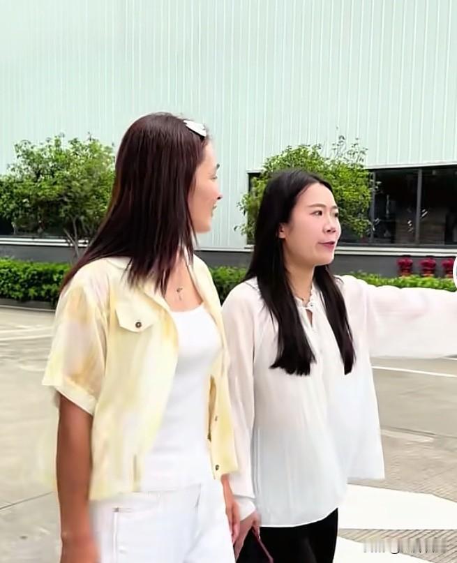 果不其然，瑾汐从北京离开，又要开始下一场带货，不能浪费这么好的流量。来到立白