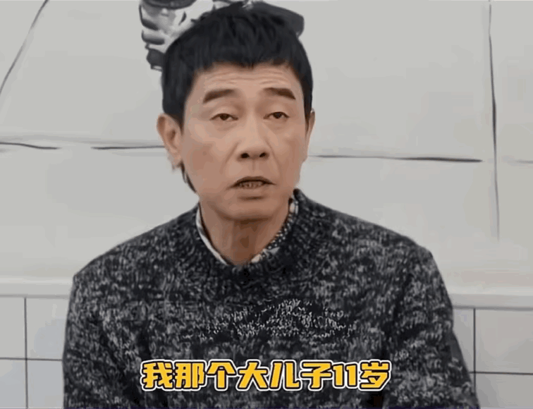 有没有可能，陈小春现在的状态才是完完全全没有医美过，最真实的样子。虽然他脸上坑坑