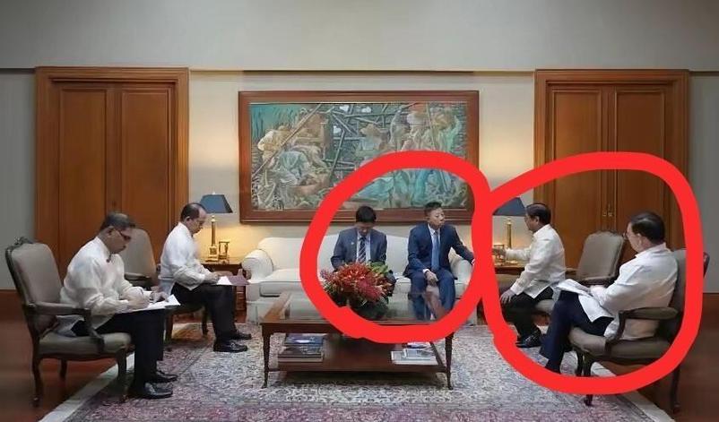 张竞：菲律宾借美国航母，到南海活动壮胆，在黄岩岛海域挑衅生非，并没占到便宜。中国