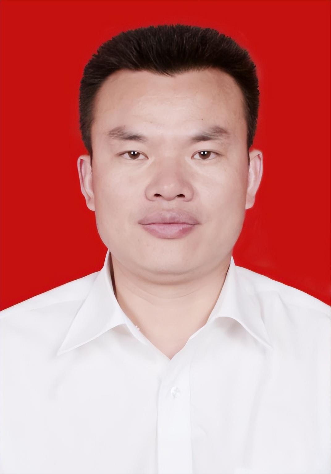 郴州市安仁县委原书记王洪灿，工龄仅25年1979年7月出生的王洪灿从选调生起