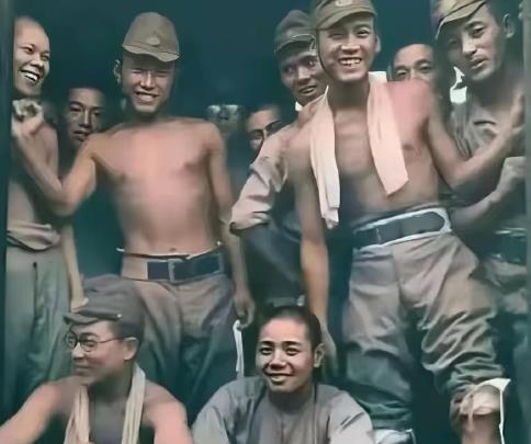 四张图告诉你，为什么日本对我们如此猖狂！图一1945年从北平返回日本的日军战俘