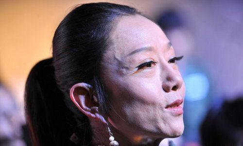 为跳孔雀舞不吃米饭不生娃, 60岁老艺术家杨丽萍近照