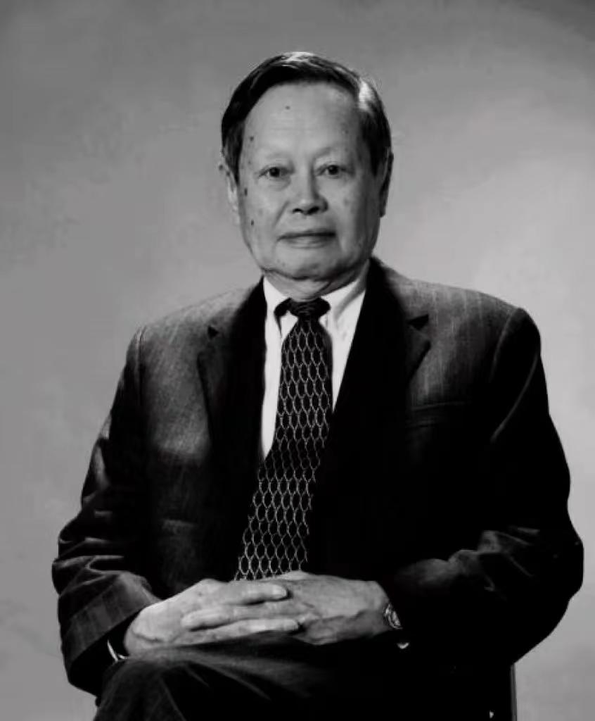 杨振宁走了,科学界沉默,大众却还在聊他的婚姻杨振宁在2025年10月18日走