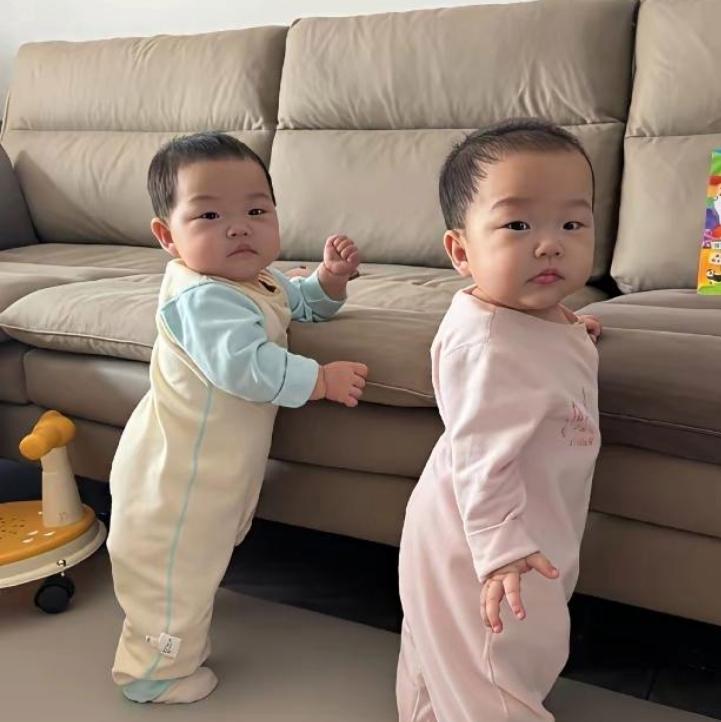 大二生下双胞胎，孩子生父当年身份不明！一晃八年，母女的生活总算安稳下来，没