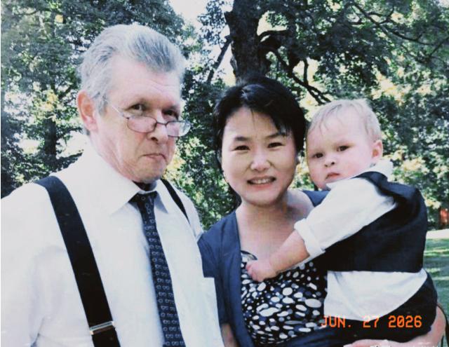 湖北单亲妈妈远嫁65岁美国老翁，携子移居美国，婚后14年，丈夫就离世了。
