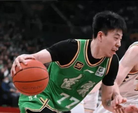 张镇麟的伤病怎么办？手术与保守治疗如何选择？近期，辽宁队张镇麟的伤病情况牵动了