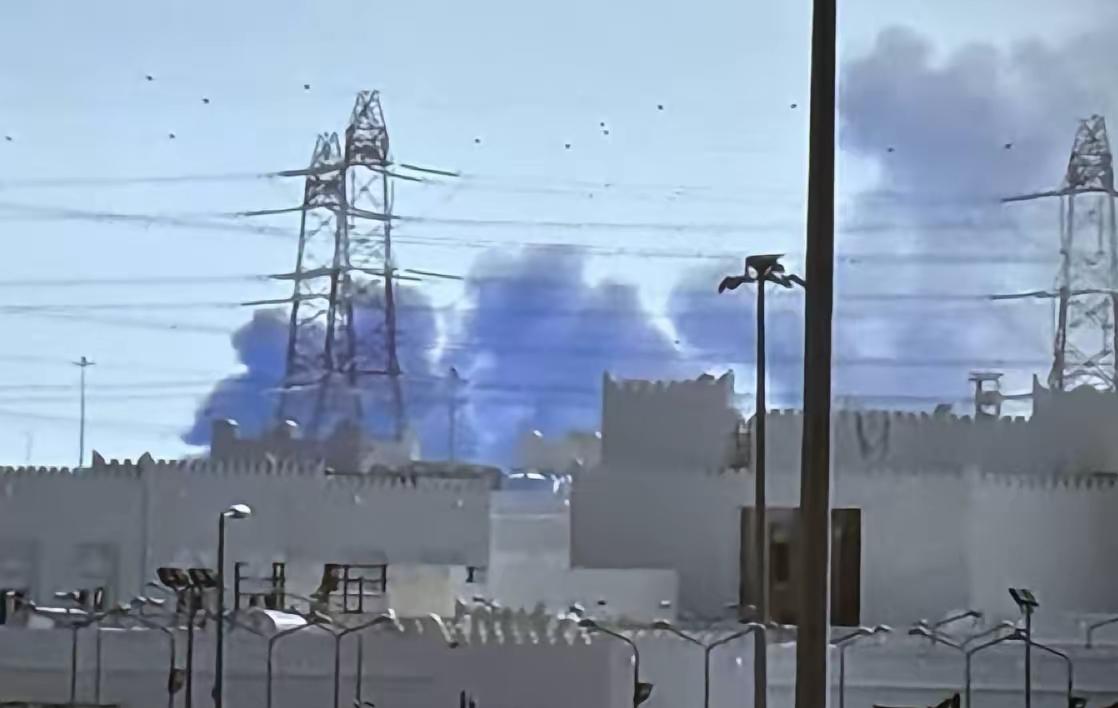 美军这下肉疼了，伊朗革命卫队宣布，伊朗使用导弹摧毁了美军部署在卡塔尔的远程预警雷