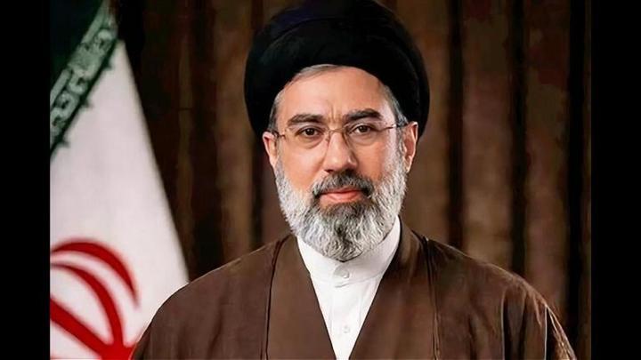 路透社爆料：伊朗新任最高领袖穆杰塔巴，在早前的空袭事件中伤势极为严重，面部近乎毁