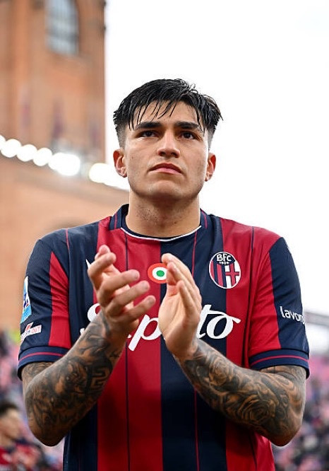 报道博洛尼亚的当地媒体ilRestodelCarlino曼联正在关注博洛尼