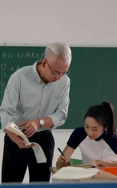 网上有一教师自述他教学多年，深深感受到会读书与遗传基因的强大有很大的关系。对会读