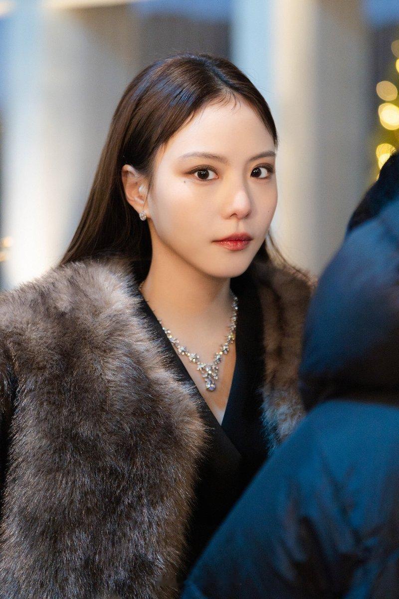 莉娜的饰演者李烈音剧照[ins:@yuleumlee]