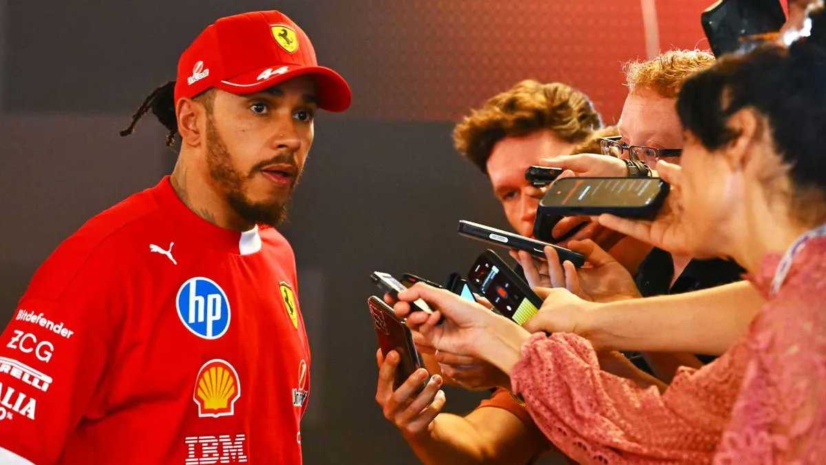 f1阿布扎比排位赛再次失利后，汉密尔顿显得格外沮丧。他在赛后接受采访时表示：“