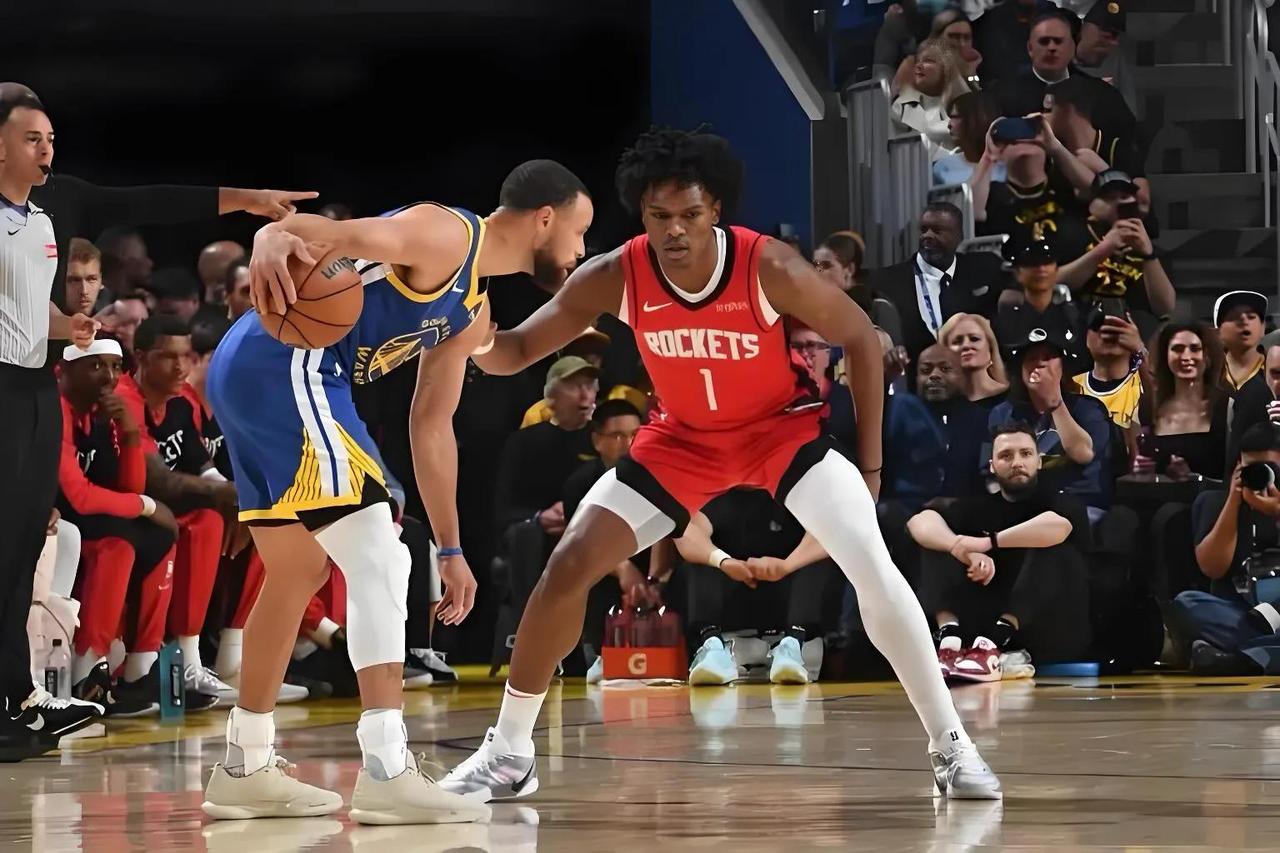 火箭皮蓬，离交易不远了第四节还剩8分36秒，休斯顿主场的气氛突然变了。乌度卡