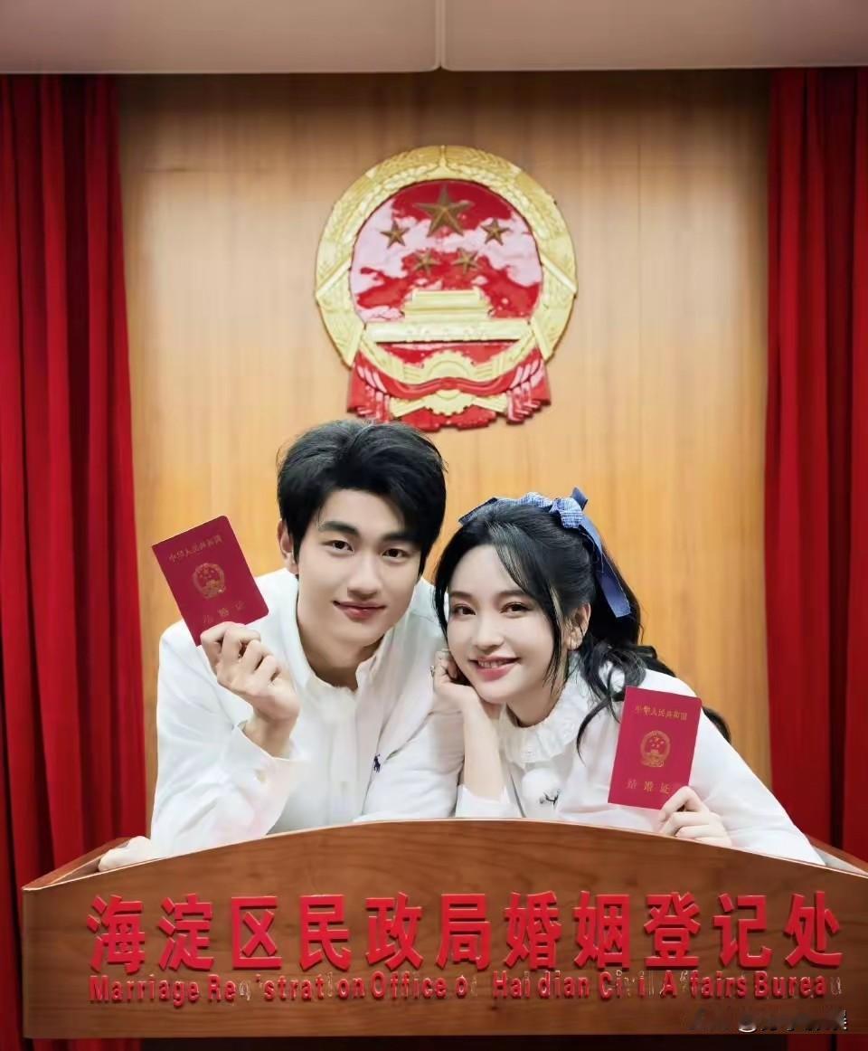 她成名的那年是我出生的那年她唱遍大江南北的时候我在嗷嗷待哺这就是金莎和孙