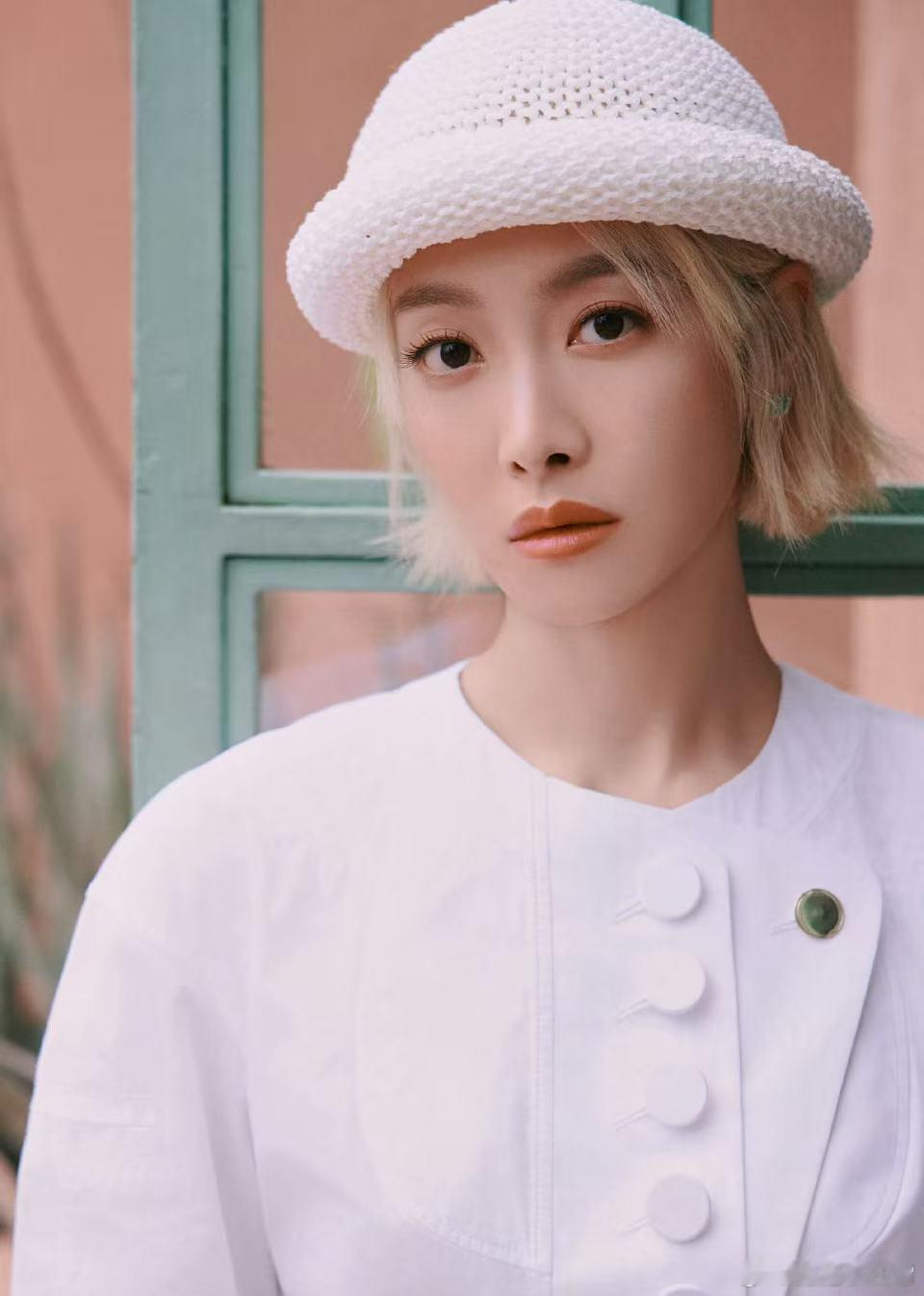 宋茜LV高珠活动造型宋茜摩洛哥LV高珠发布晚宴造型日常休闲风也被宋茜穿出别样韵