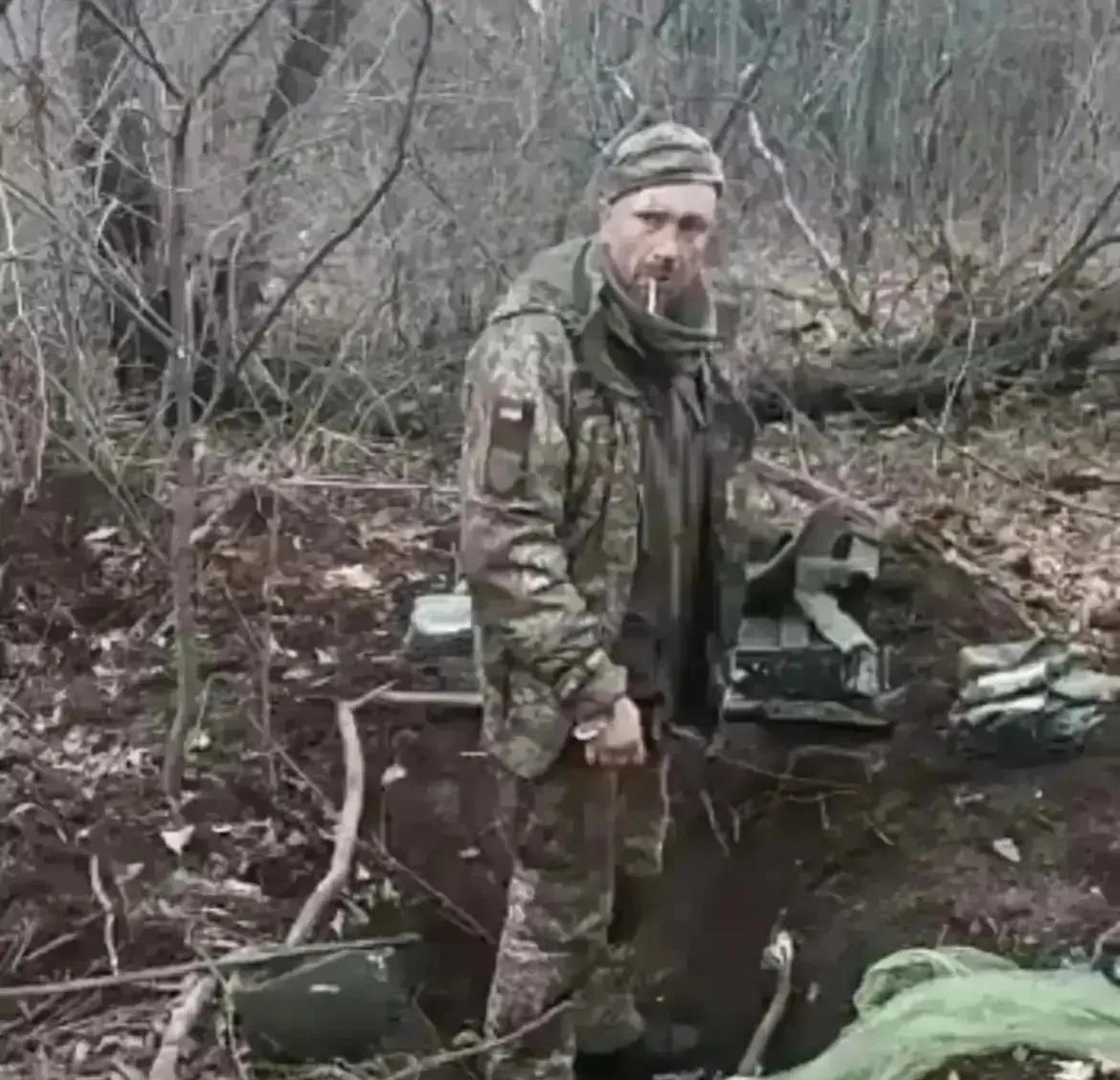 鏖战三年有余，无数乌克兰士兵横尸荒野，为什么只有叼着烟头的马奇耶夫斯基，立碑塑像