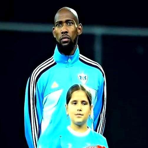 32岁，1米84，左脚，踢了五年欧冠资格赛，身价才45万欧。哥伦比亚人凯文