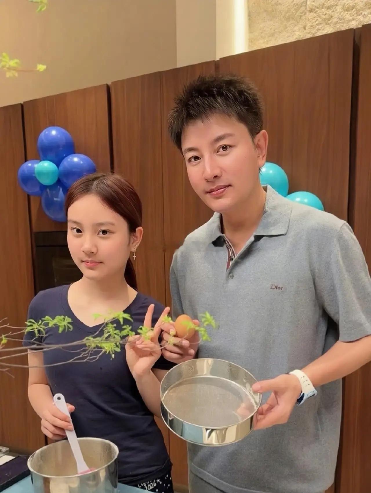 明星赚钱果然还是太容易了，谁能想到，贾乃亮，一个二线演员，居然说自己直播带货是因