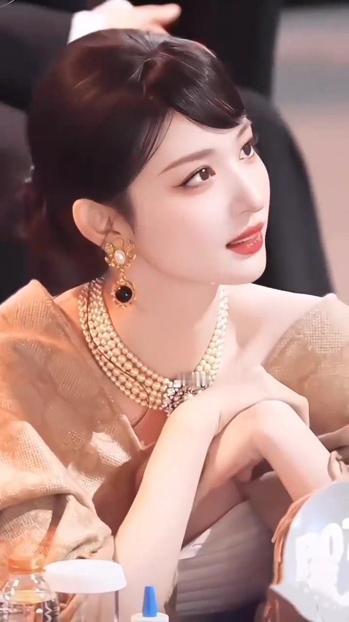 天呐，王楚然，这也太美了[赞][赞]娱乐肤白貌