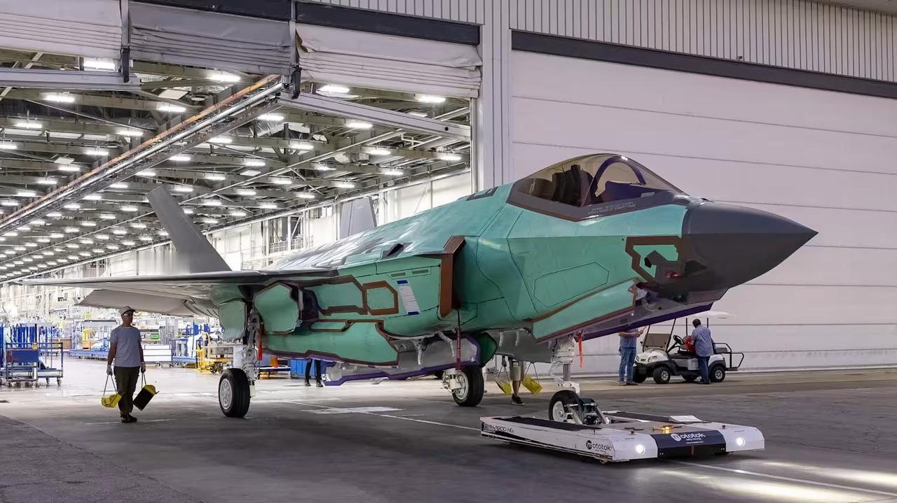 对于美国制造的F-35战斗机来说，如果在2026年1月16日，日本方向失联的F-