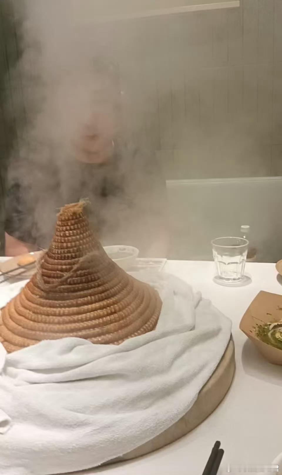 来相亲，一晚上没看清对方长啥样​​​​