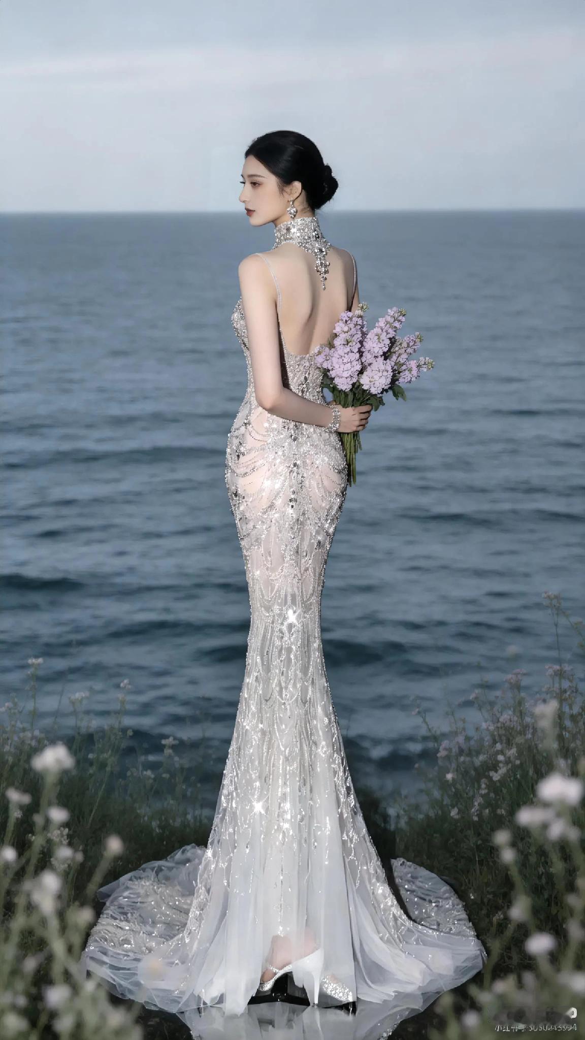 如何用薄纱裙打造精致高贵造型呢?薄纱裙似影似现，仙气飘飘！仙气轻纱长裙轻