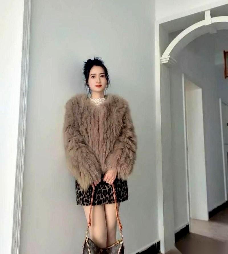 讲台上的粉笔灰，和理发店里迷乱的灯光，怎么就混到一块儿去了？刷到那个祁东徐老师