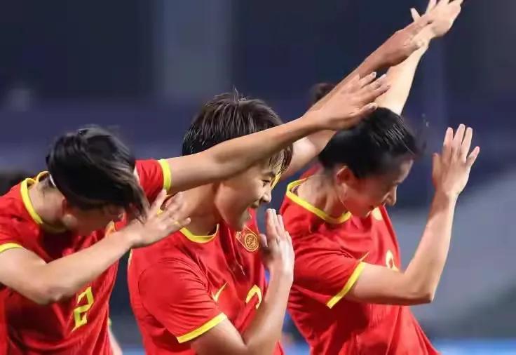 中国女足差一点点又崩溃了，让人家苏格兰女足上半场4分钟进3球，才开始15分钟中国