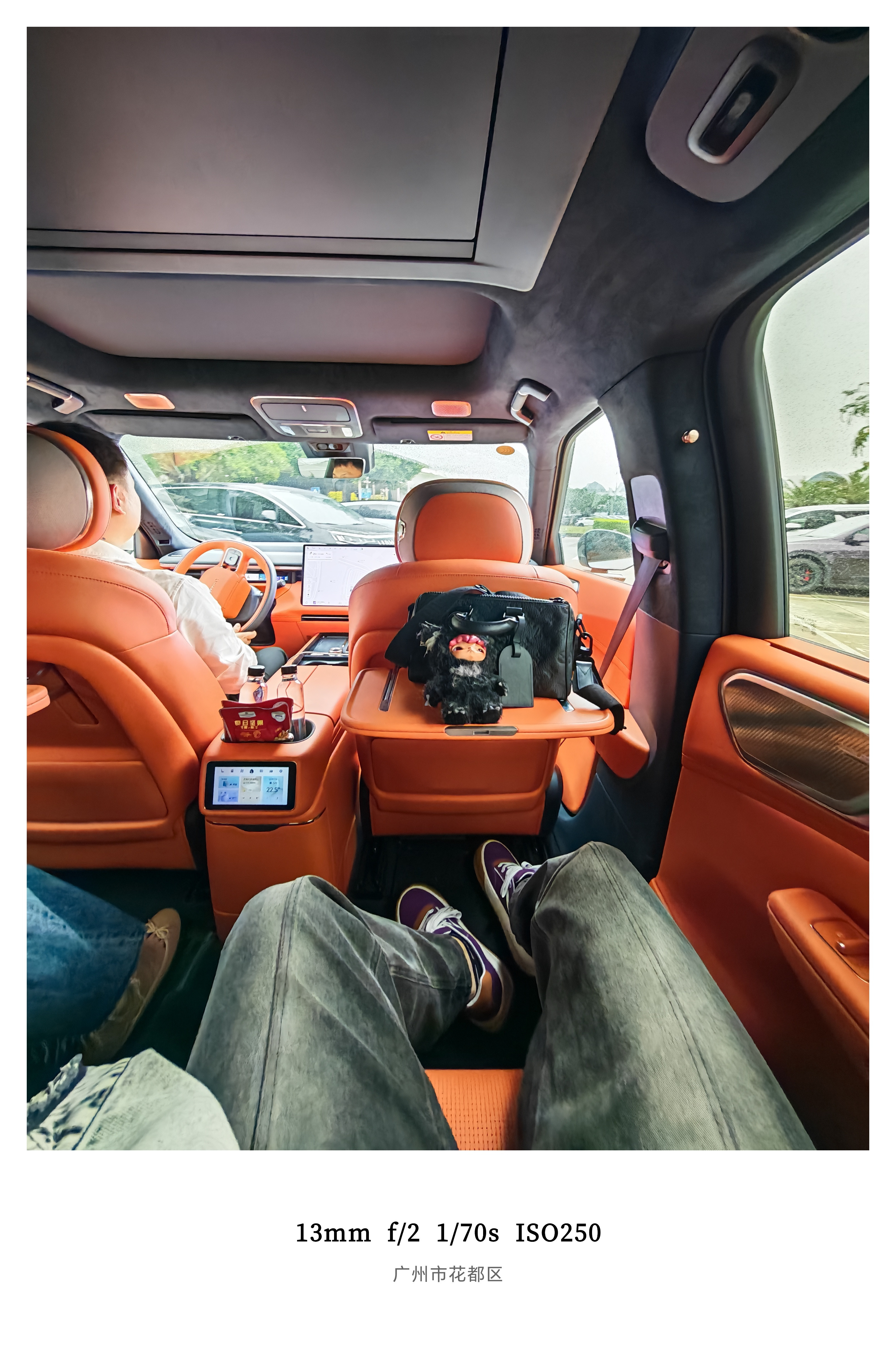 又坐上了熟悉的领克900同价位里底盘非常扎实的那种二排超大连屏也是独一份我这位置