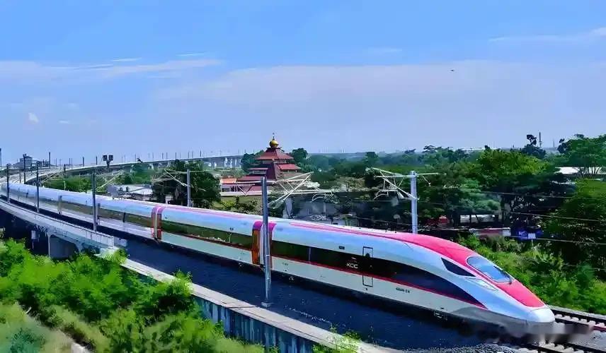 越南学者贬低中国高铁发展成果：中国高铁胜在速度，规模、高铁站修的宏伟壮观是好大喜