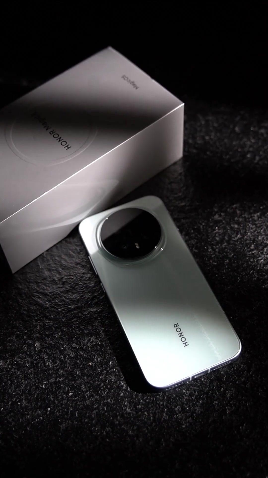 很多人觉得荣耀Magic8系列销量不好，就认为是产品有问题，其实不是的。荣耀Ma