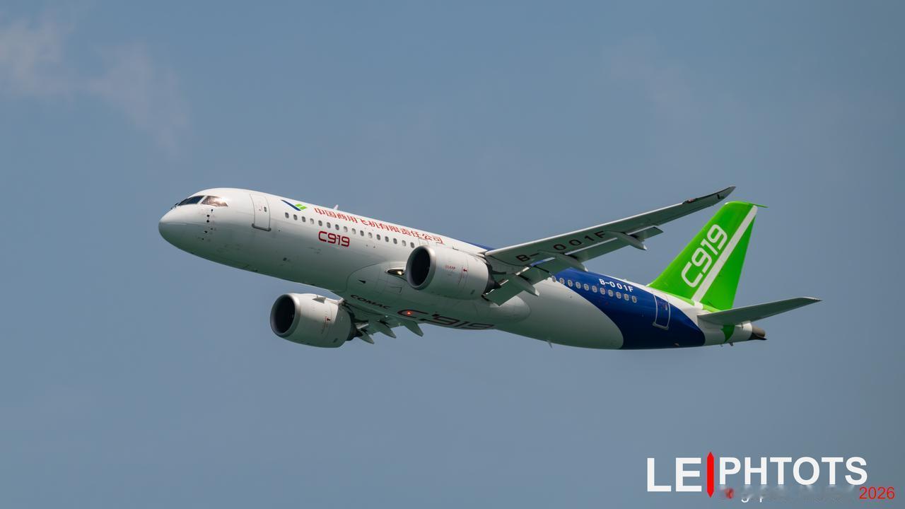 国产大飞机C919在2026年春运期间的表现非常出色，成功通过了大规模商业运营的