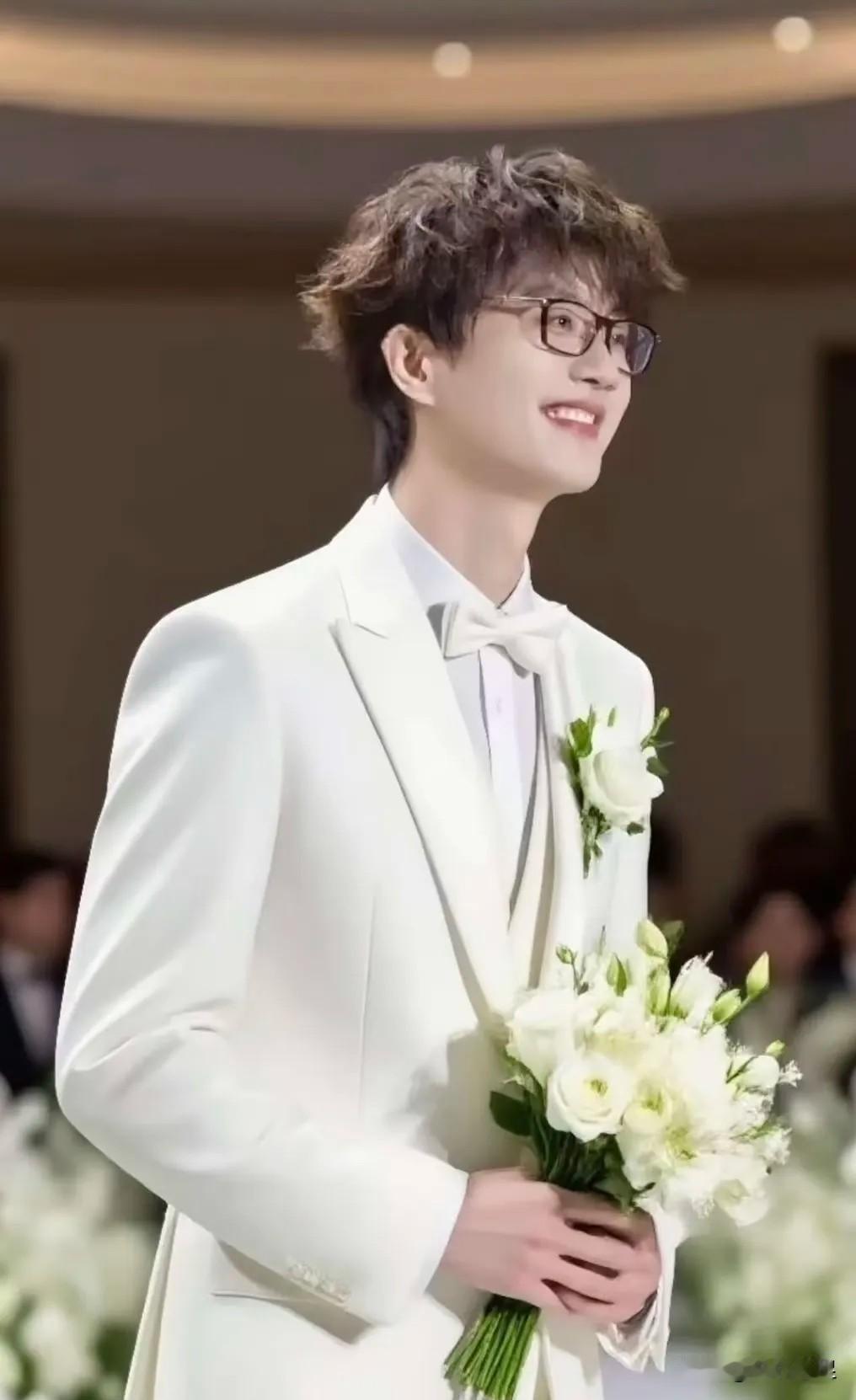 许嵩真的太有钱了！作为词曲全包的原创音乐人，他手握大量经典歌曲版权，就算时隔十
