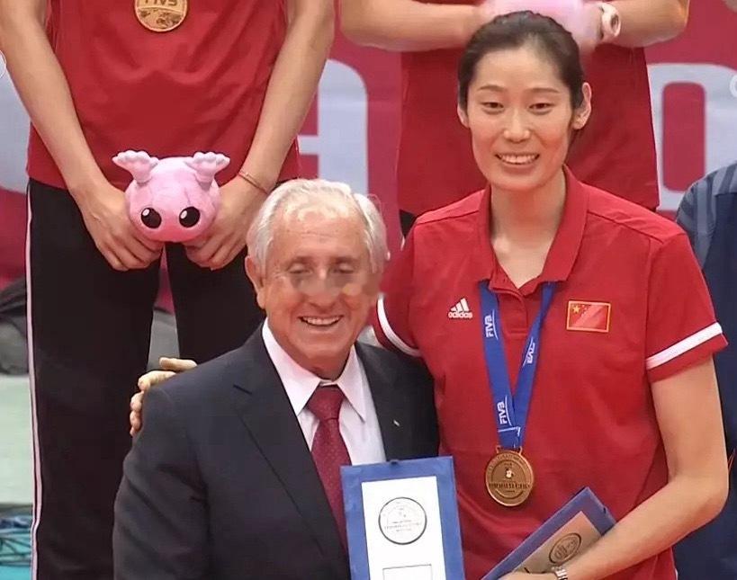 朱婷获国家级教练职称引发关注。体育总局最新公示显示，这位正在意大利联赛效力的女排