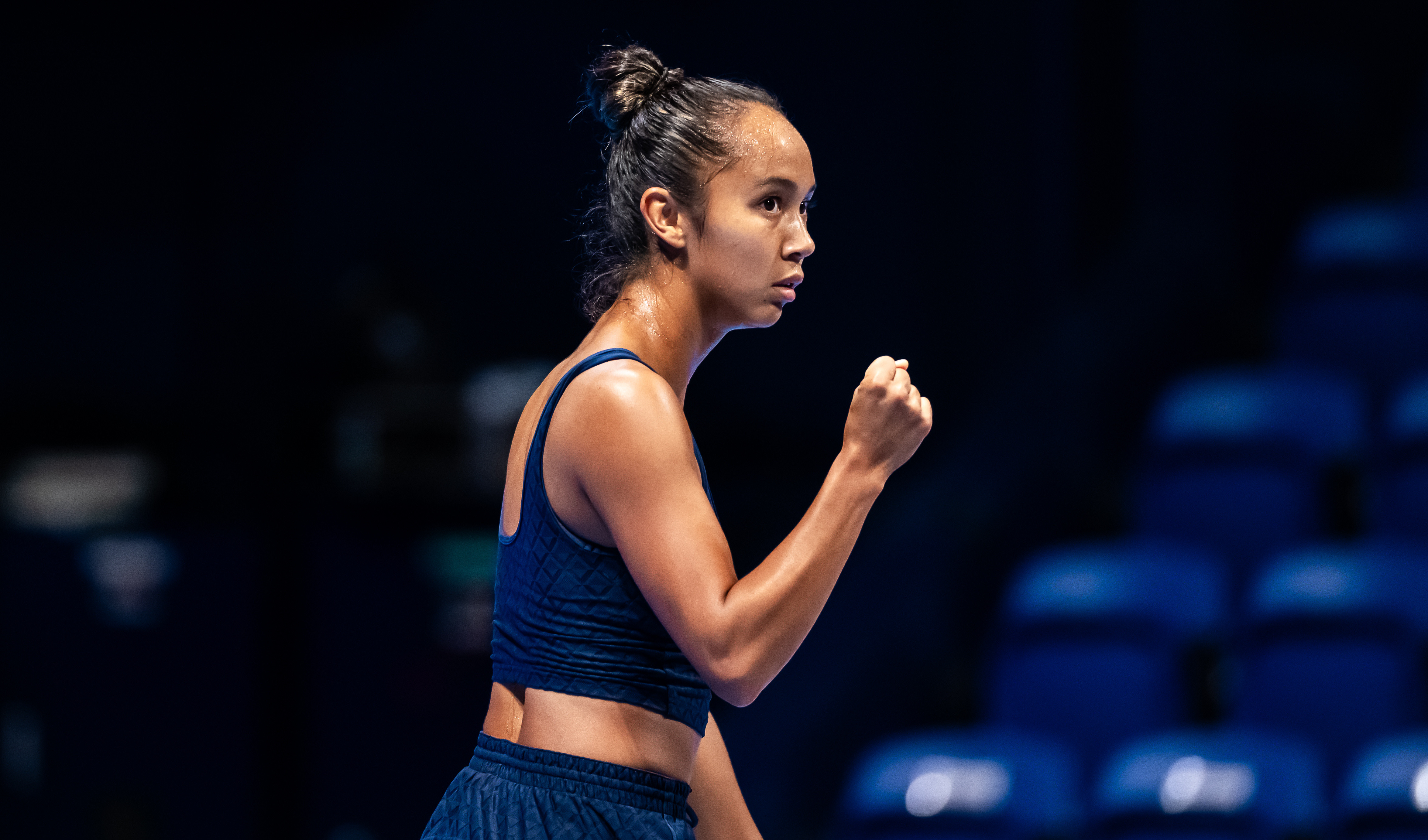 费尔南德斯晋级将战莱巴金娜！WTA500东京站首轮，费尔南德斯首盘克服2-5落后