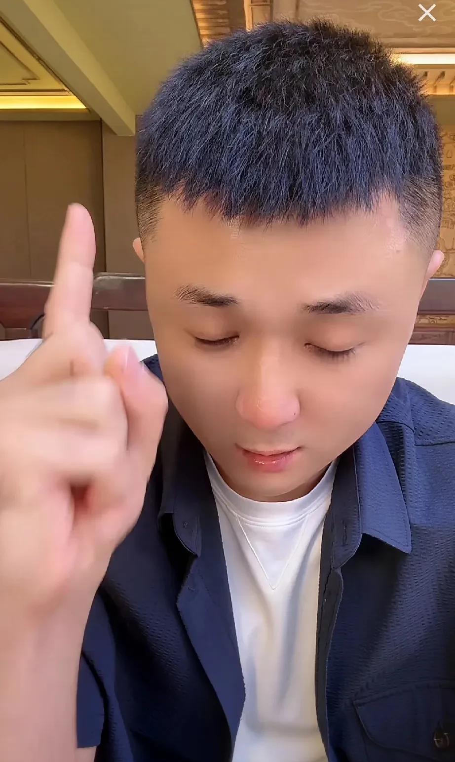 葛导，能不能换个剧本啊，看腻了。老葛再次宣布回归，在直播间嚎啕大哭的他喊话全网
