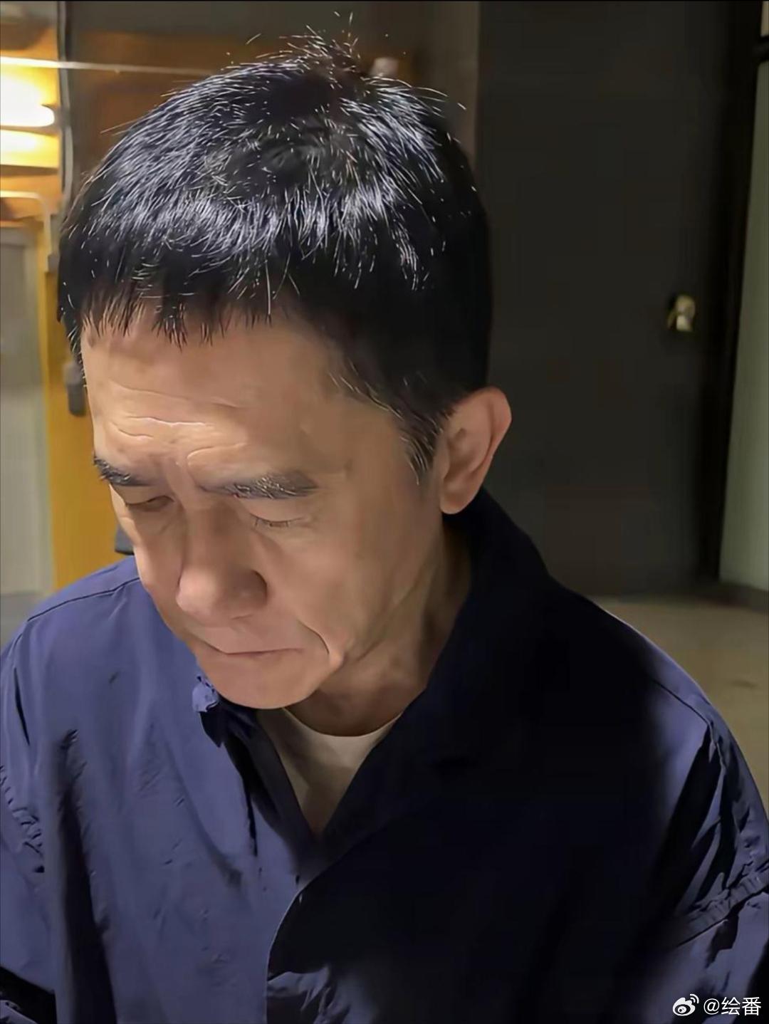 梁朝伟也老了连眉毛都变白了