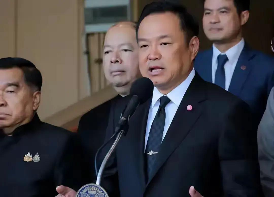 万万没想到，阿努廷刚刚宣誓就职，就拿柬埔寨立威。据报道，泰国总理阿努廷提议废除与