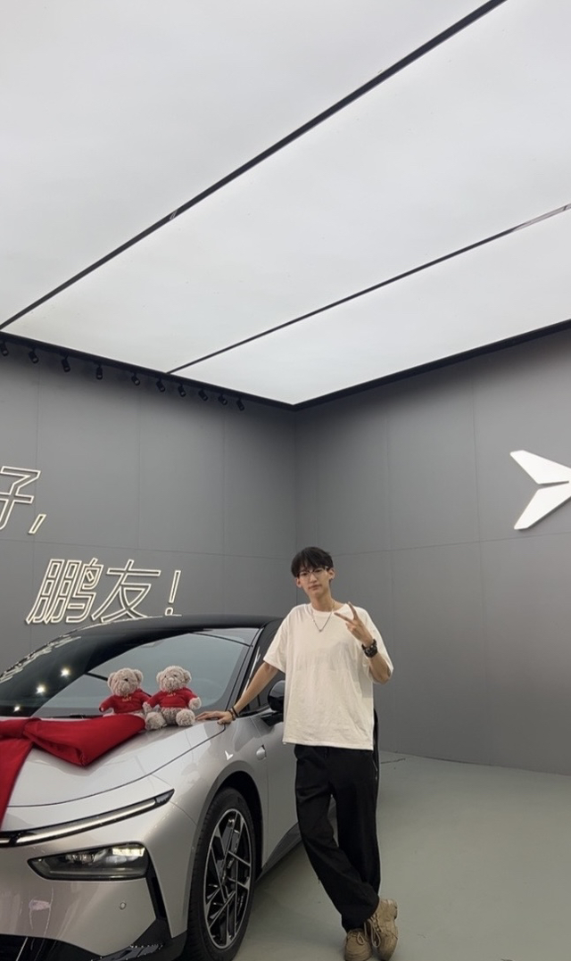 入了小鹏就出不去了当时就觉得很不错，开了一万公里，已经是非常香了！才知道什么是