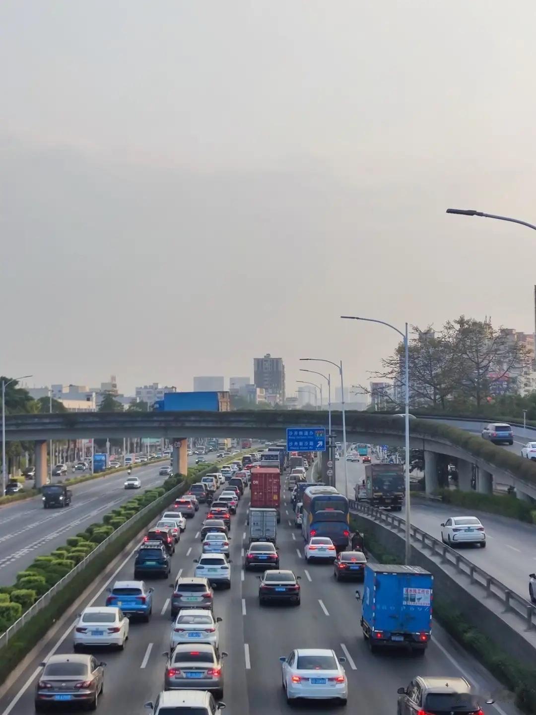 离职当天结清工资是法定要求！为何打工人总被“拖薪套路”拿捏？明明劳动法明确规