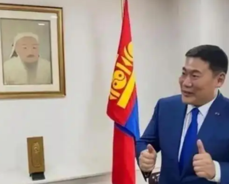 美国跟蒙古签了稀土大单，蒙古连夜开采了十万吨，刚准备交付时，美国却变卦说不要了，