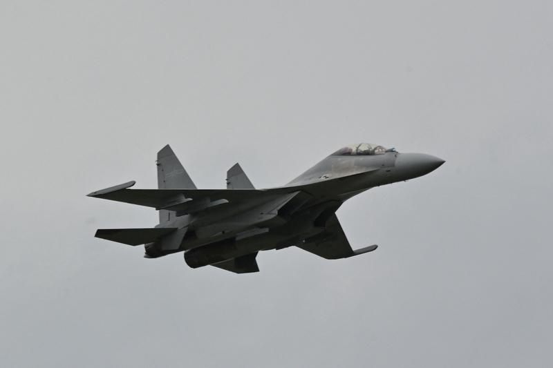 歼16对美国空军威胁可不小。截至目前，我国装备的歼16保守估计超300架。虽说美