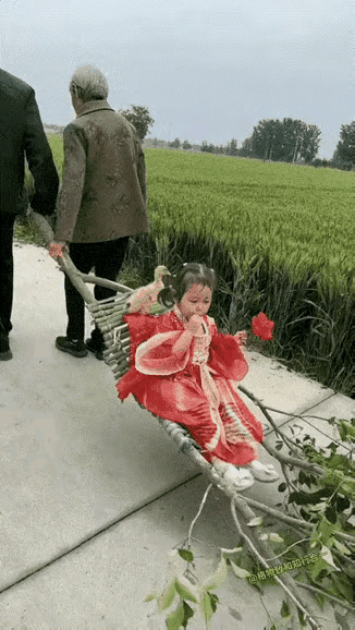 还🉐有娃啊才能享受天伦之乐！👍