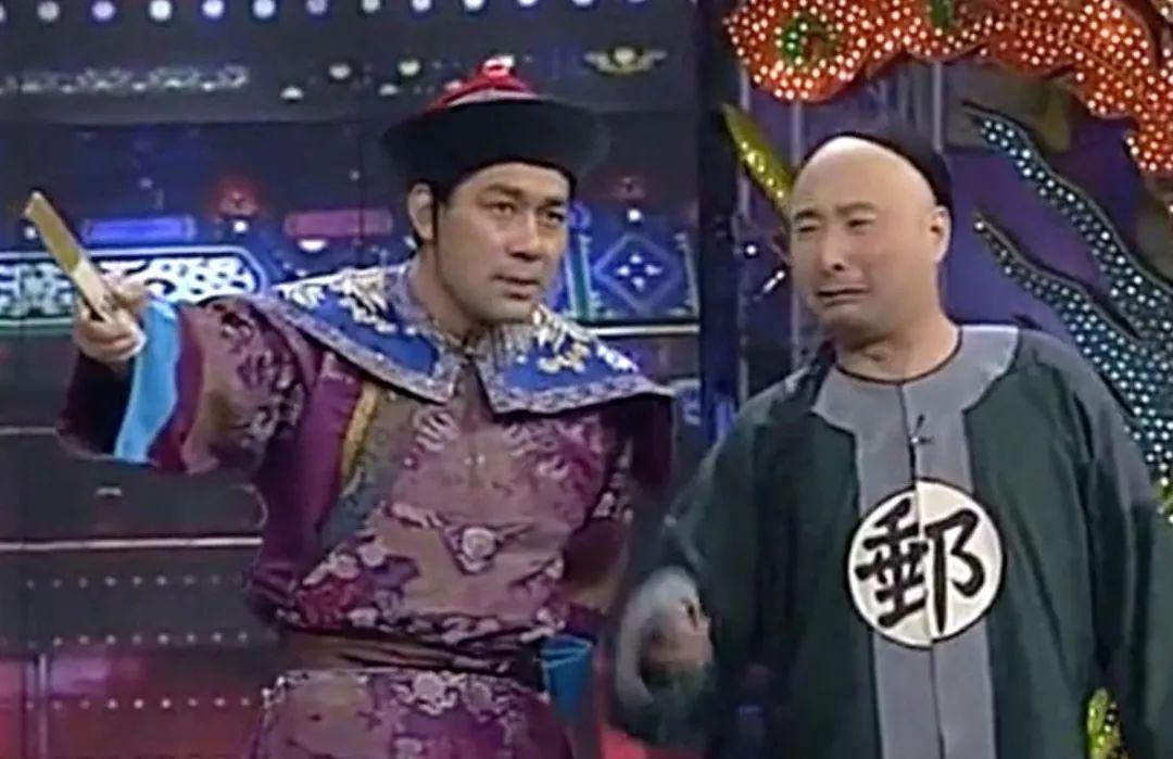 1998年，陈佩斯和朱时茂在演完了小品《王爷和邮差》之后，便主动退出了春晚。多年